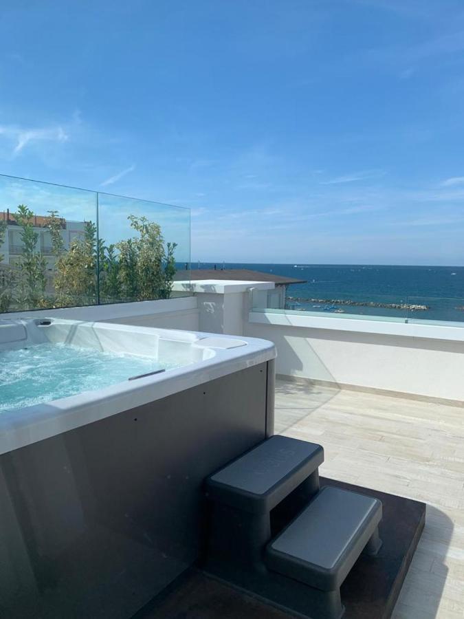 Trevi Family Resort Cattolica Exterior foto